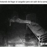 tratando de llegar al cargador pero sin salir de la cama.jpg