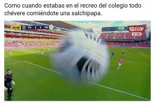 comiendote en el recreo una salchipapa.jpeg