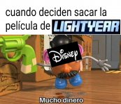 cuando deciden sacar la pelicula de lightyear.jpeg