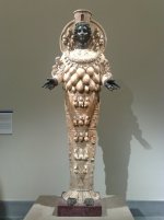 Copia-romana-de-la-estatua-a-Artemisa-que-habría-estado-en-el-templo-de-Éfeso.jpg