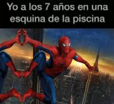 a los 7 años en una esquina de la piscina.jpg
