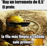 la fila mas limpia y callada sale primero.jpg