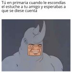 Escondiendo estuche.jpeg