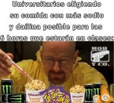 Universitarios eligiendo comida ,ser como x v 1.2.3 prros c marca .jpg