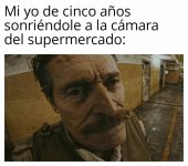 sonriendo a la camara XD.jpg
