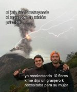 el gefe final destruyendo todo y el granjero que me pidio 10 flores de la mision.jpg