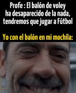 Yo con el balón en la mochila ,prros.jpg