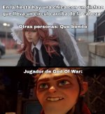 Chica que lleva un circulo arriba de la cabeza x jugador de GOW en corto...prros.jpg