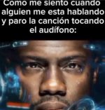 Cuando paro la canción tocando el audífono y me siento agente secreto....jpg