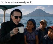 De vacaciones en el pueblo donde el wifi no existe....jpg