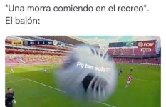 1na morra comiendo y el balón directo al cráneo....jpg