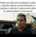 Un corredor de formula 1 viendo como le gano un caracol equal....jpg